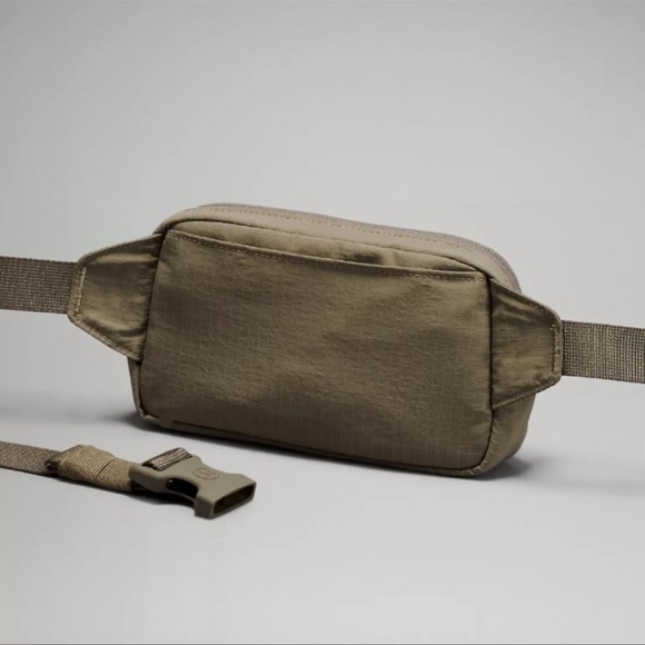 NWT Lululemon Everywhere Mini Belt Bag - Carob Brown - Picture 5 of 9